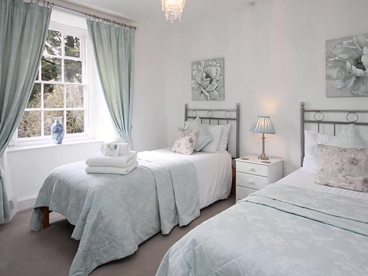 Twin Room with Private External Bathroom